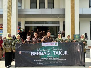 Sentuhan Kepedulian di Bulan Suci,Kejaksaan Negeri Salatiga Gelar Pasar Murah dan Berbagi Takjil