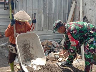 Babinsa Tambakboyo Koramil 09/Ambarawa Bantu Pembangunan KDKMP