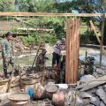Gotong-Royong Di Jembatan ARMCO Semakin Perkuat Kemanunggalan TNI Dan Rakyat