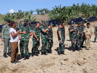 Kasdam IV/Diponegoro Tinjau Pembangunan Yon TP di Desa Plumutan