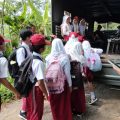 Anak-Anak SD Negeri Siwal Bahagia Bisa Naik Truk TNI Kodim 0714/Salatiga