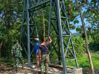 Pengerjaan Jembatan Gantung Garuda Masuki Tahap Pengecatan Gapura Besi