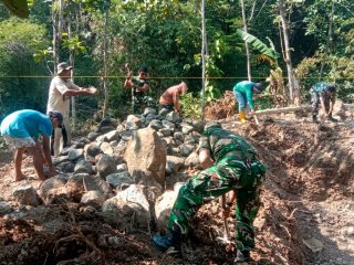 Jembatan Gantung Garuda Mulai Dibangun, Babinsa dan Warga Gotong Royong Wujudkan Akses Penghubung Baru