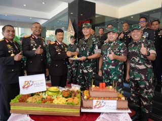 Perkokoh Sinergitas TNI-Polri, Pangdam IV/Diponegoro Hadiri Syukuran Hari Bhayangkara ke-80 di Mapolda Jateng