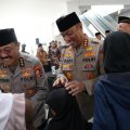Revitalisasi Masjid Panggilan Sujud, Wakapolri Berbagi Kebahagiaan Bersama Anak-Anak Yatim
