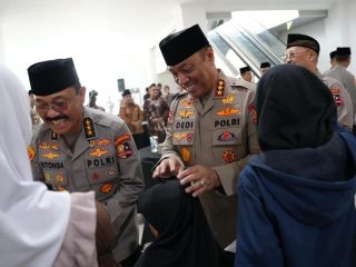 Revitalisasi Masjid Panggilan Sujud, Wakapolri Berbagi Kebahagiaan Bersama Anak-Anak Yatim