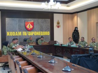 Pangdam IV/Diponegoro Bersama Jajaran TNI AD Bahas Percepatan Pembangunan KDKMP