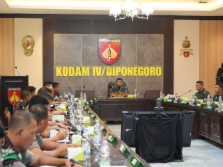 Kasdam IV/Diponegoro Terima Paparan Kesiapan Evaluasi Progjagar dan Rangkaian HUT RI, TNI, serta Kodam