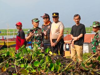 Karya Bhakti TNI Bersihkan Rawa Pening, Wujud Sinergi TNI-Polri dan Masyarakat Jaga Lingkungan