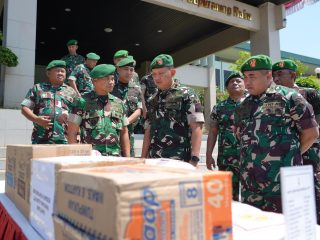 Pangdam IV/Diponegoro Pimpin Pemberangkatan Bantuan Kemanusiaan untuk Korban Gempa NTT