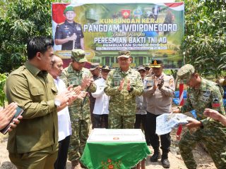 Pangdam IV/Diponegoro Tinjau Jembatan Gantung Merah Putih dan Resmikan Sumur Bor di Pati