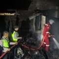 Bakar Sampah Kering, Kandang Ayam Milik Warga Sidorejo Ludes Terbakar