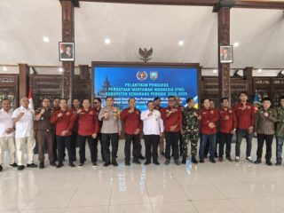PWI Kabupaten Semarang Dilantik, Ketua PWI Jateng Ingatkan Wartawan Tetap Kritis dan Solid